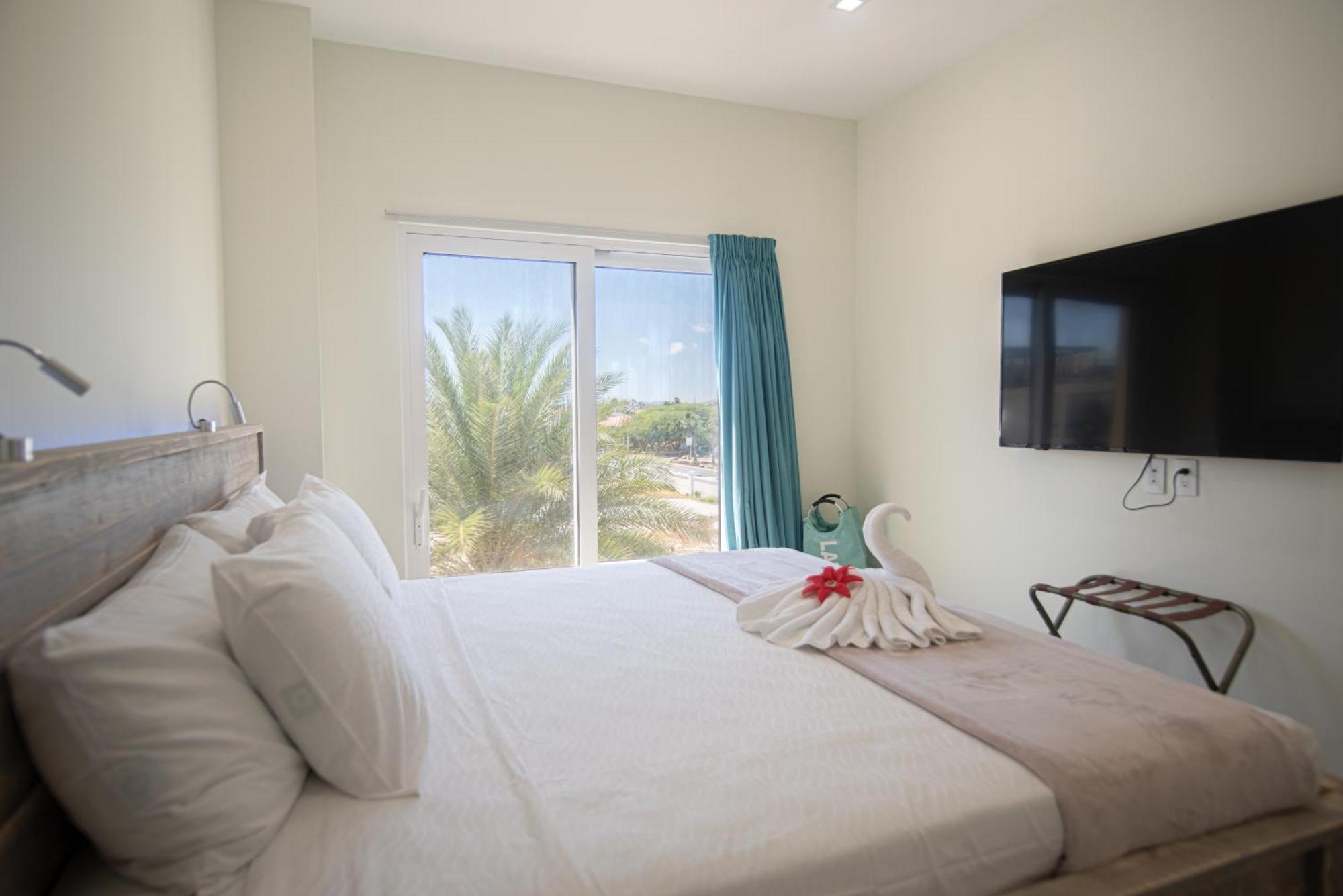 The Cove - Condo Hotel - Palm Beach Strip Bagian luar foto