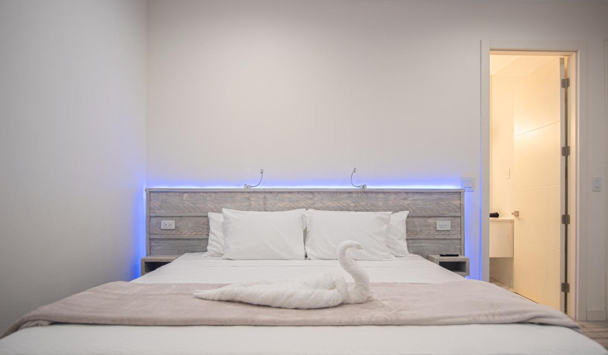 The Cove - Condo Hotel - Palm Beach Strip Bagian luar foto