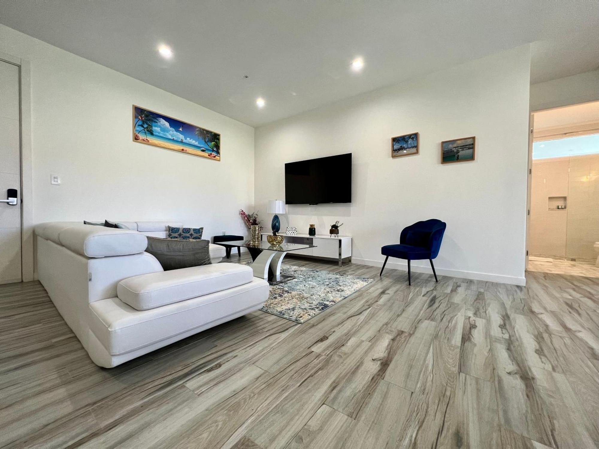 The Cove - Condo Hotel - Palm Beach Strip Bagian luar foto